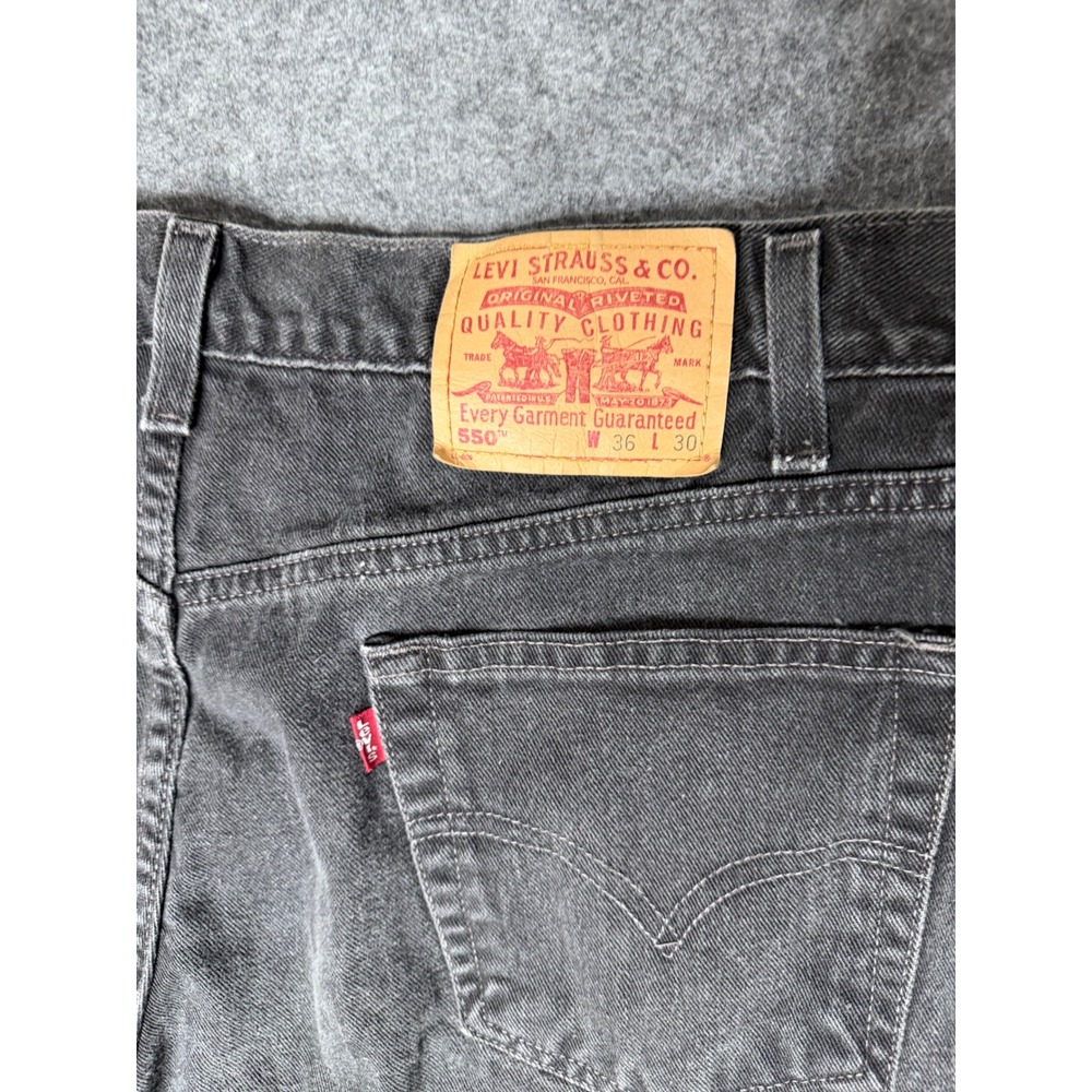 Vintage 2000 Levis 550 Relaxed Fit Tapered Leg Black Denim Jeans Mens 36x30 - Picture 10 of 10